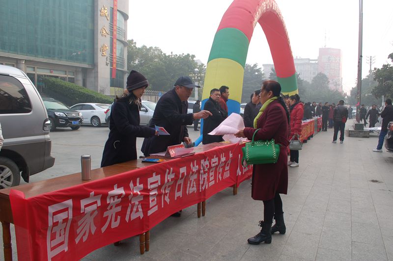 普法宣传上街头.jpg 普法宣传上街头.jpg