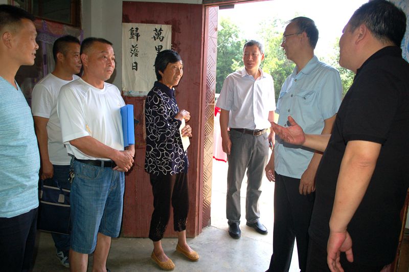 在廖银伢家走访.JPG