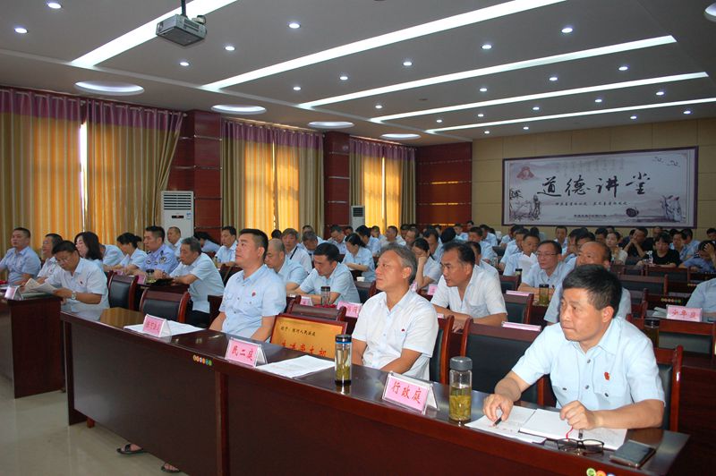 作讲话.JPG