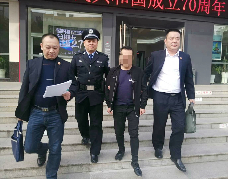 拘传被执行人_副本_meitu_1.jpg